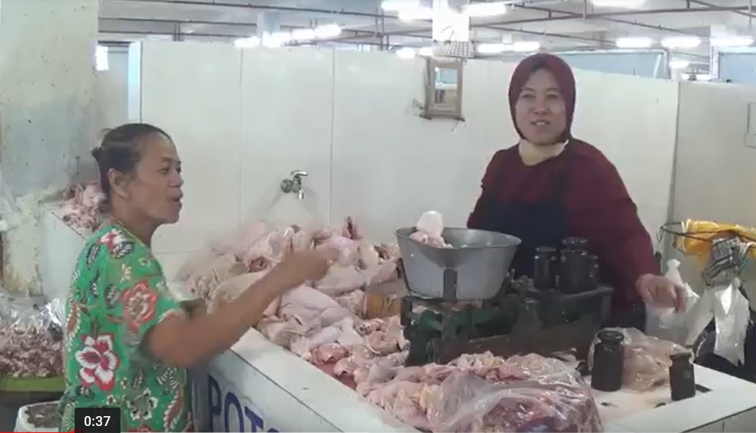 Penjual ayam potong di Pasar Besar Ngawi/metrotv