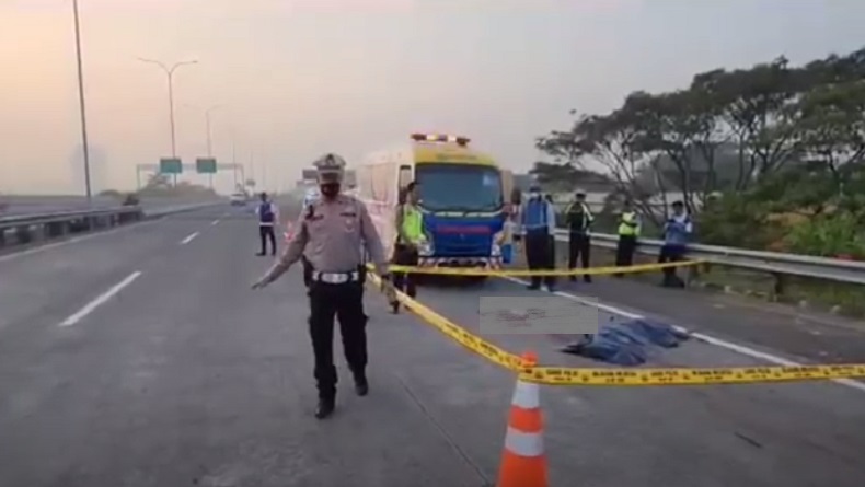 Mayat Pria Diduga Korban Pembunuhan Tergeletak di Tol Surabaya-Mojokerto