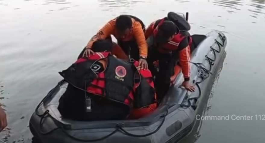 2 Balita Tenggelam di Sungai Brantas Kedurus, Pencarian Dilanjutkan Pagi Ini