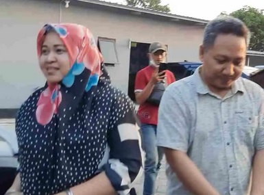 Tersangka Novita Kusumawardani dan suaminya, Mohammad Edi Afifudin ditahan Kejari Mojokerto usai terlibat penipuan jual beli tanah (Foto / Istimewa)