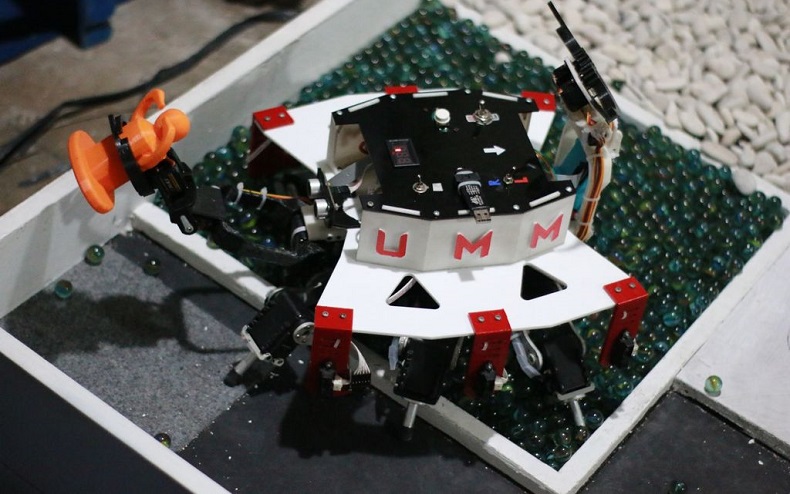 Robot Penyelamat Buatan Mahasiswa UMM Juara Kontes Robot SAR Nasional