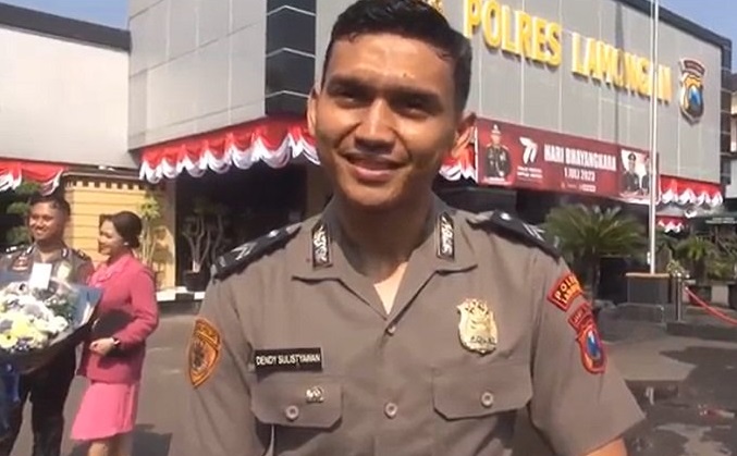 Striker Timnas Indonesia Dendy Sulistyawan naik pangkat dari brigadir dua menjadi brigadir polisi satu (briptu). (Foto / Istimewa)