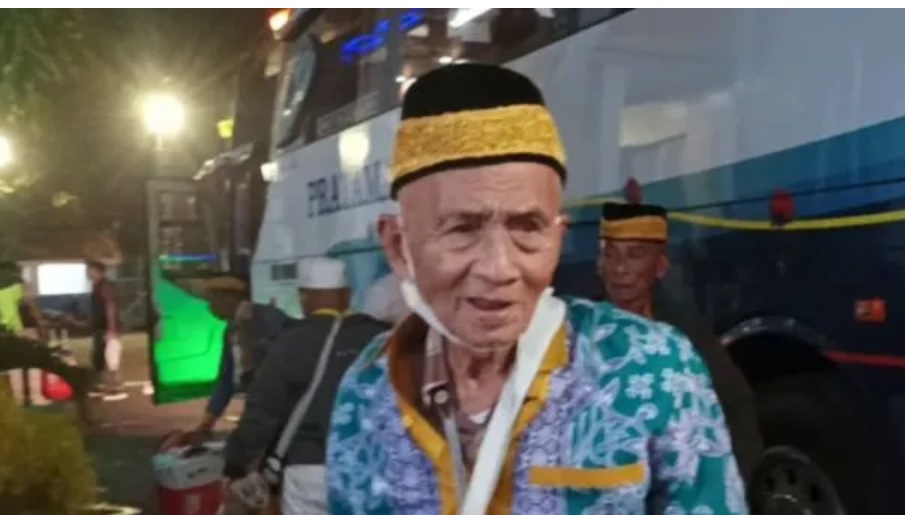 Alhamdullilah, Haji Tertua Indonesia Telah Tiba di Surabaya