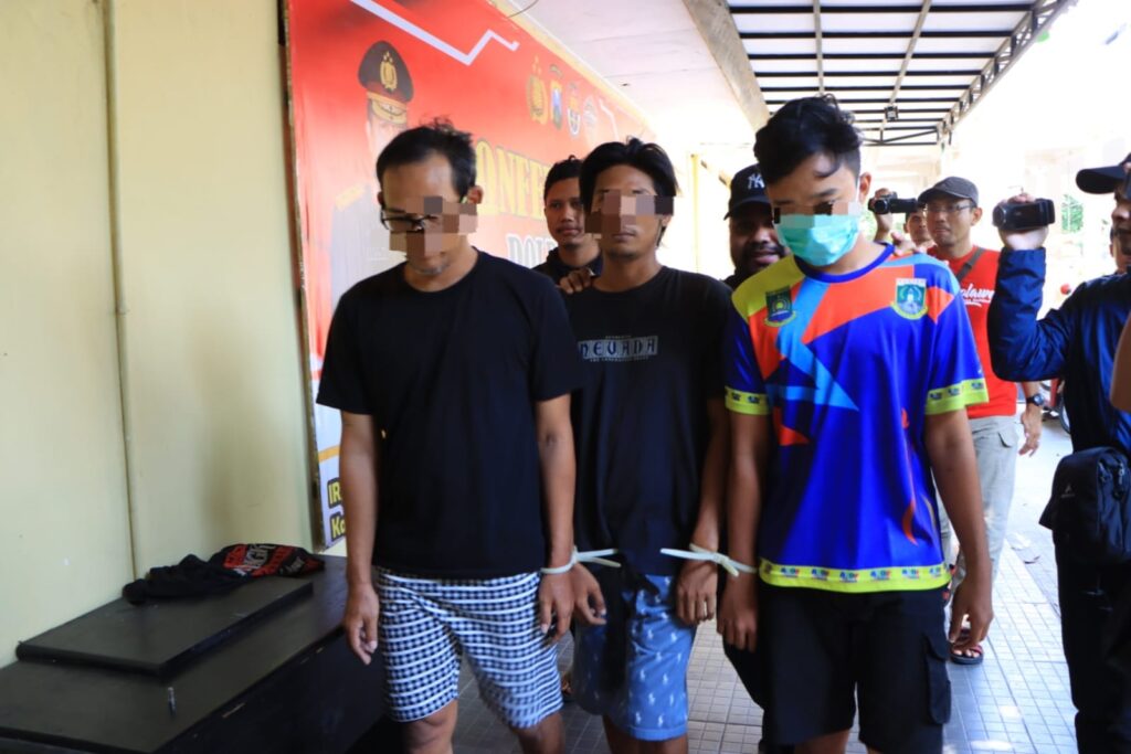 Komplotan pencurian mobil pikap milik keluarga Pondok Pesantren Langitan ditangkap. Sumber: Humas Polres Malang