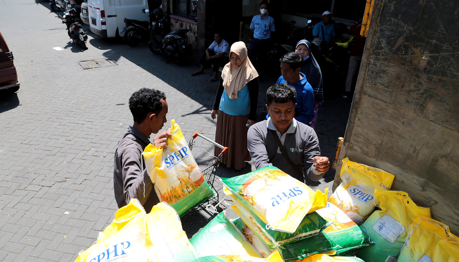 Jaga Stok Aman, Pemkot Surabaya Gelontorkan 14 Ton Beras ke Pasar
