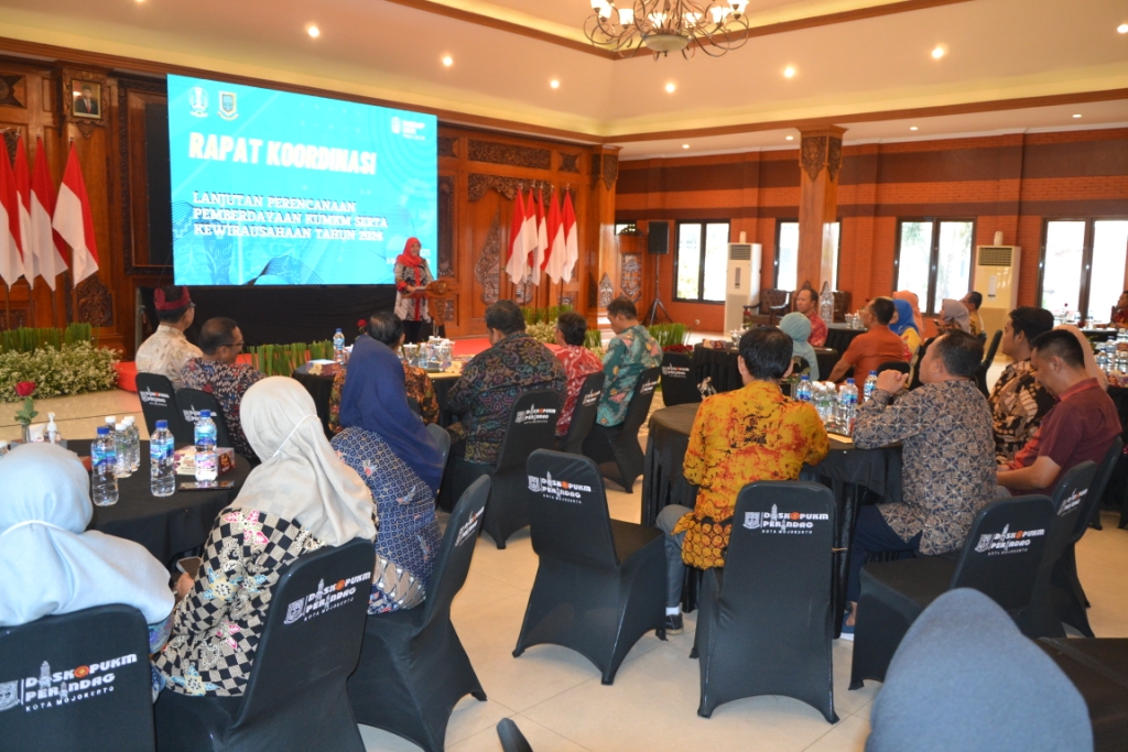 Rapat Koordinasi Dinas Koperasi dan UKM Provinsi Jawa Timur. Dinas KUKM Provinsi Jawa Timur