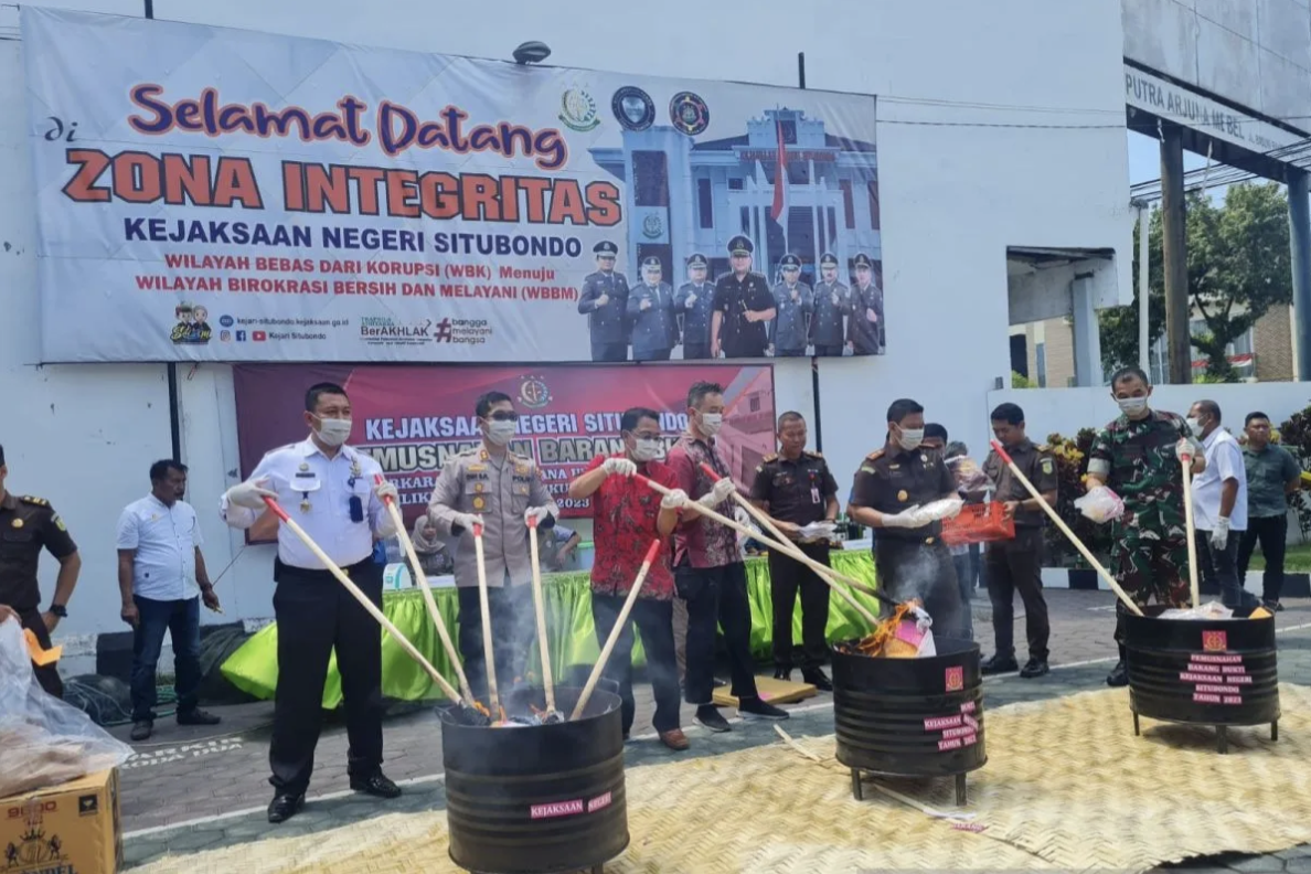 Kejari Situbondo Musnahkan Barang Bukti Tindak Pidana Inkrah