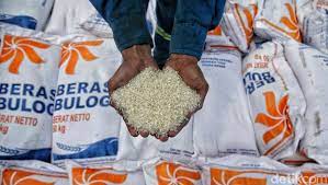 Beras Bulog. Perum Bulog