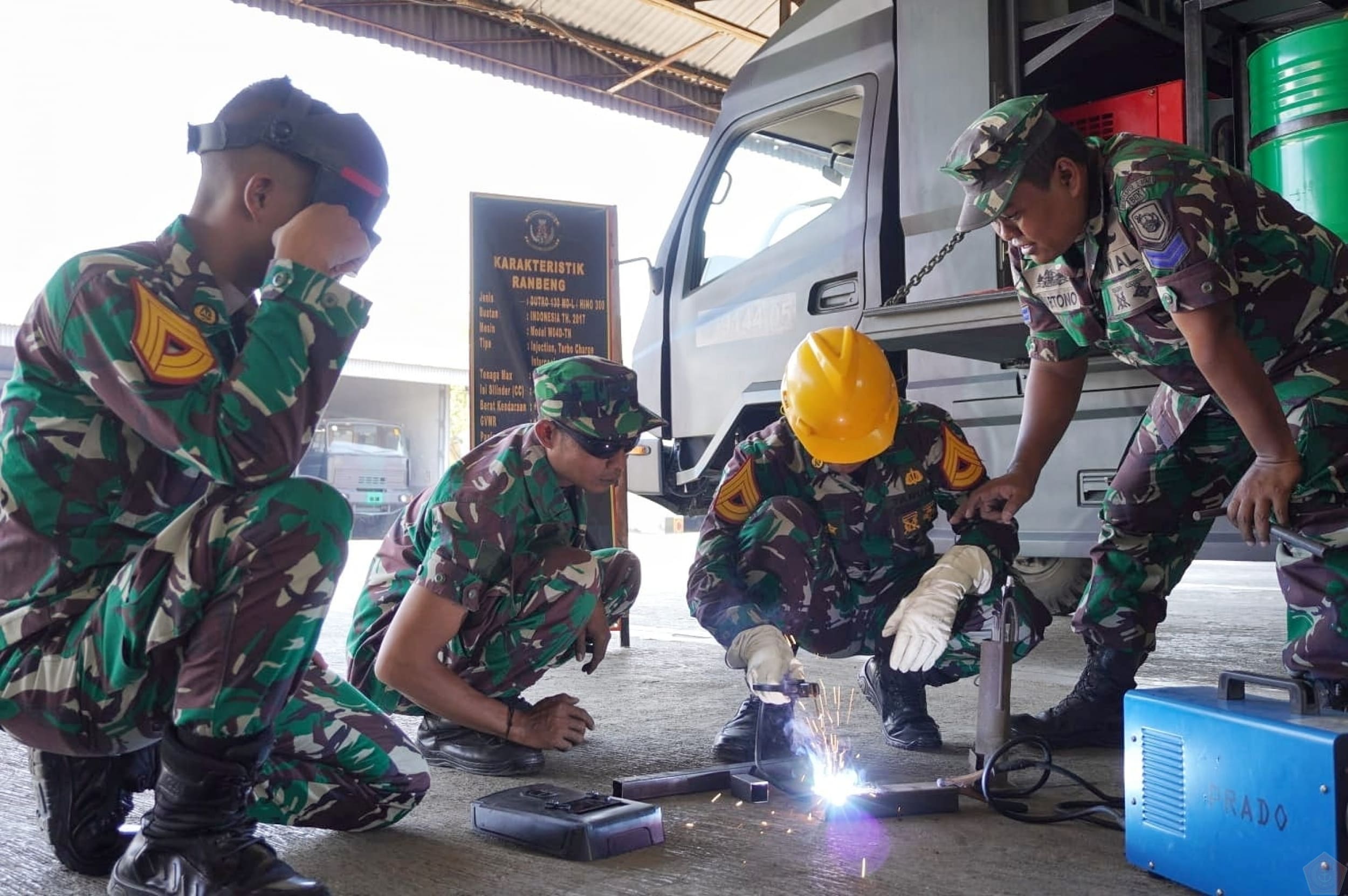 Taruna AAL Tingkat III Dilatih Persiapan Kesenjataan