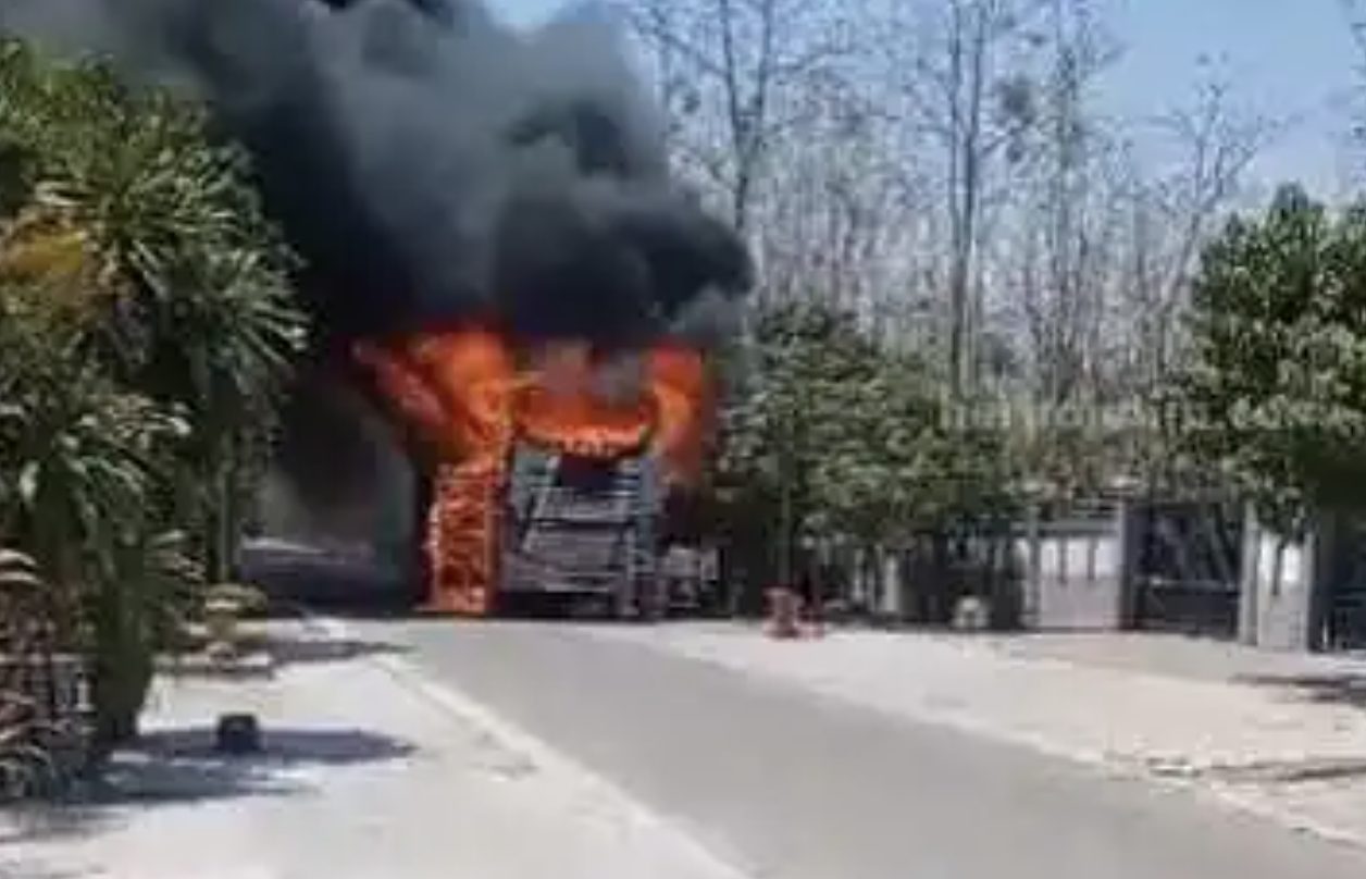 Bus terbakar di bengkel Desa/Kecamatan Widodaren Ngawi, Jumat, 29 September 2023 sekitar pukul 13.00 WIB