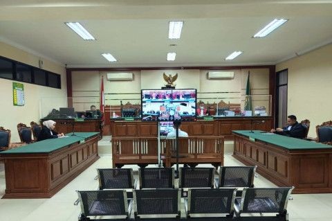 Kades Mundurejo Edi Santoso menjalani sidang dengan agenda putusan di PN Tipikor Surabaya, Rabu (29/11/2023). (ANTARA/HO-Kejari Jember)