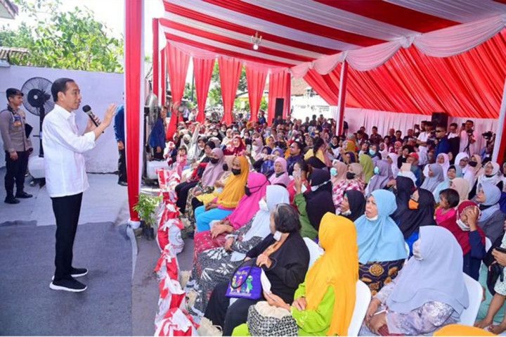 Presiden Jokowi Serahkan BLT El Nino di Banyuwangi