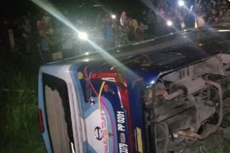 1 Korban Tewas dalam Kecelakaan Bus Rombongan SMA Sidoarjo di Tol Ngawi