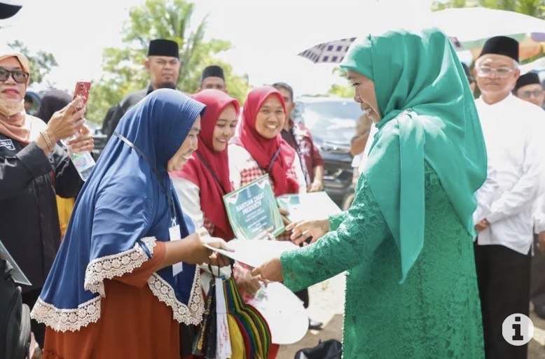 Khofifah Pastikan Harga Bahan Pokok Stabil dan Stok Aman di Jatim