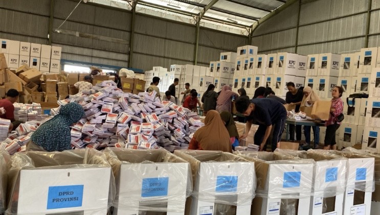 Menjelang Pemilu Pekan Depan, KPU Malang Mulai Distribusi Logistik