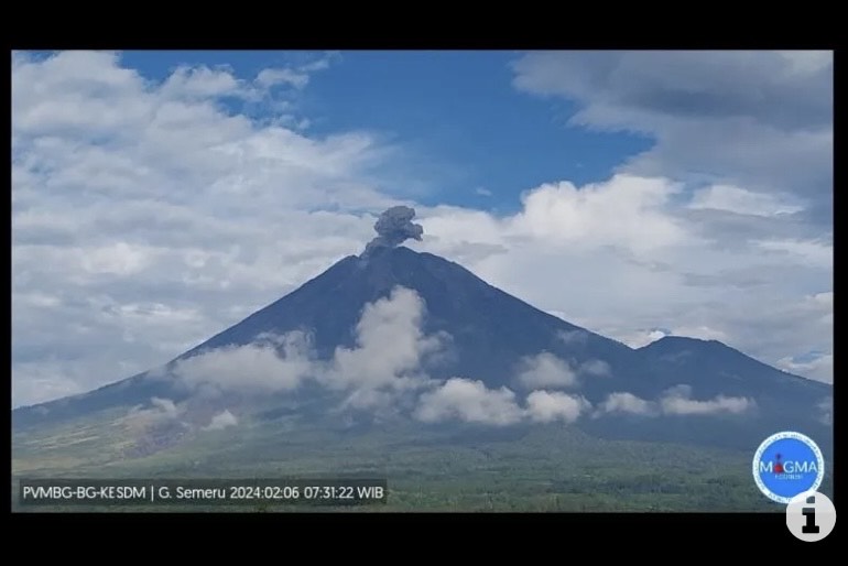 Erupsi Gunung Semeru pada Selasa (6/2/2024) pukul 07.30 WIB. ANTARA/HO-PVMBG