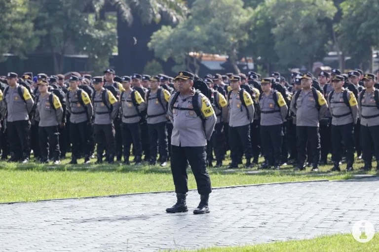 Personel Polda Jatim yang di-BKO ke daerah rawan saat Pemilu 2024. ANTARA/HO-Bidhumas Polda Jatim.