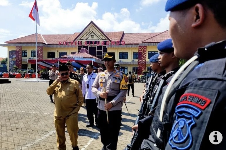 Puluhan Personel Brimob Polda Jatim Siaga Selama Pemilu di Situbondo