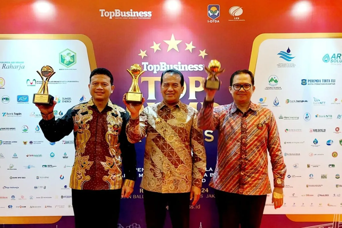 Tiga kategori penghargaan yang diraih oleh RSUD dr M. Saleh Kota Probolinggo dalam Top BUMD Award 2024 di Jakarta, Rabu (20/3/2024) petang. (ANTARA/HO-Diskominfo Kota Probolinggo).