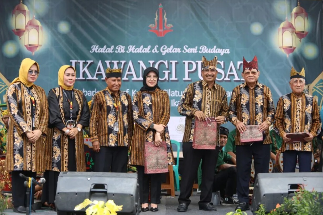 Bupati Banyuwangi, Ipuk Fiestiandani, menghadiri acara halalbihalal Ikawangi Pusat di Tangerang, Jawa Barat. (ANTARA/HO-Humas Pemkab Banyuwangi)