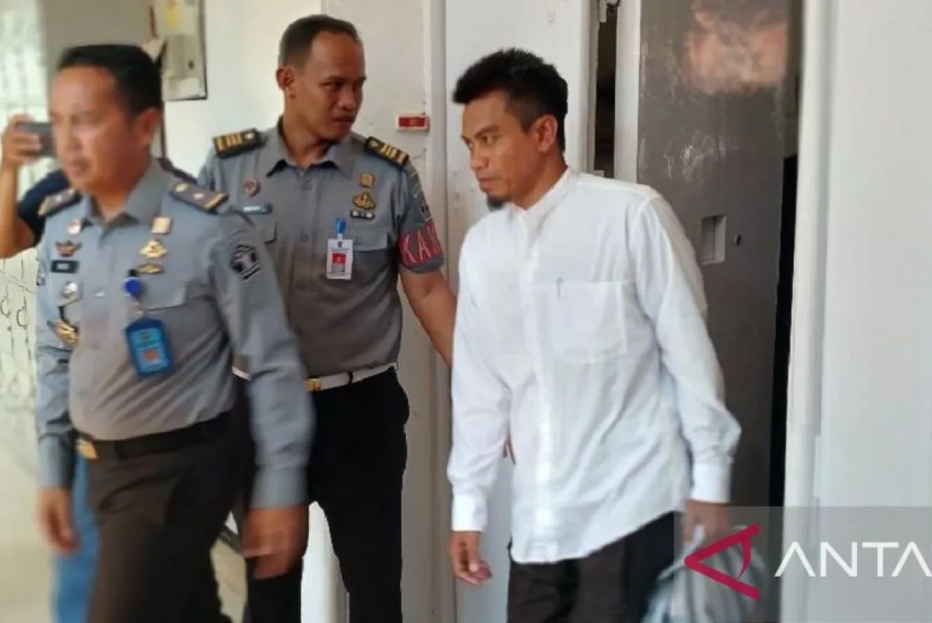Narapidana kasus teroris bebas usai menjalani hukuman di Lapas Kediri, Jawa Timur pada Rabu, 8 Mei 2024. Foto: ANTARA-Asmaul