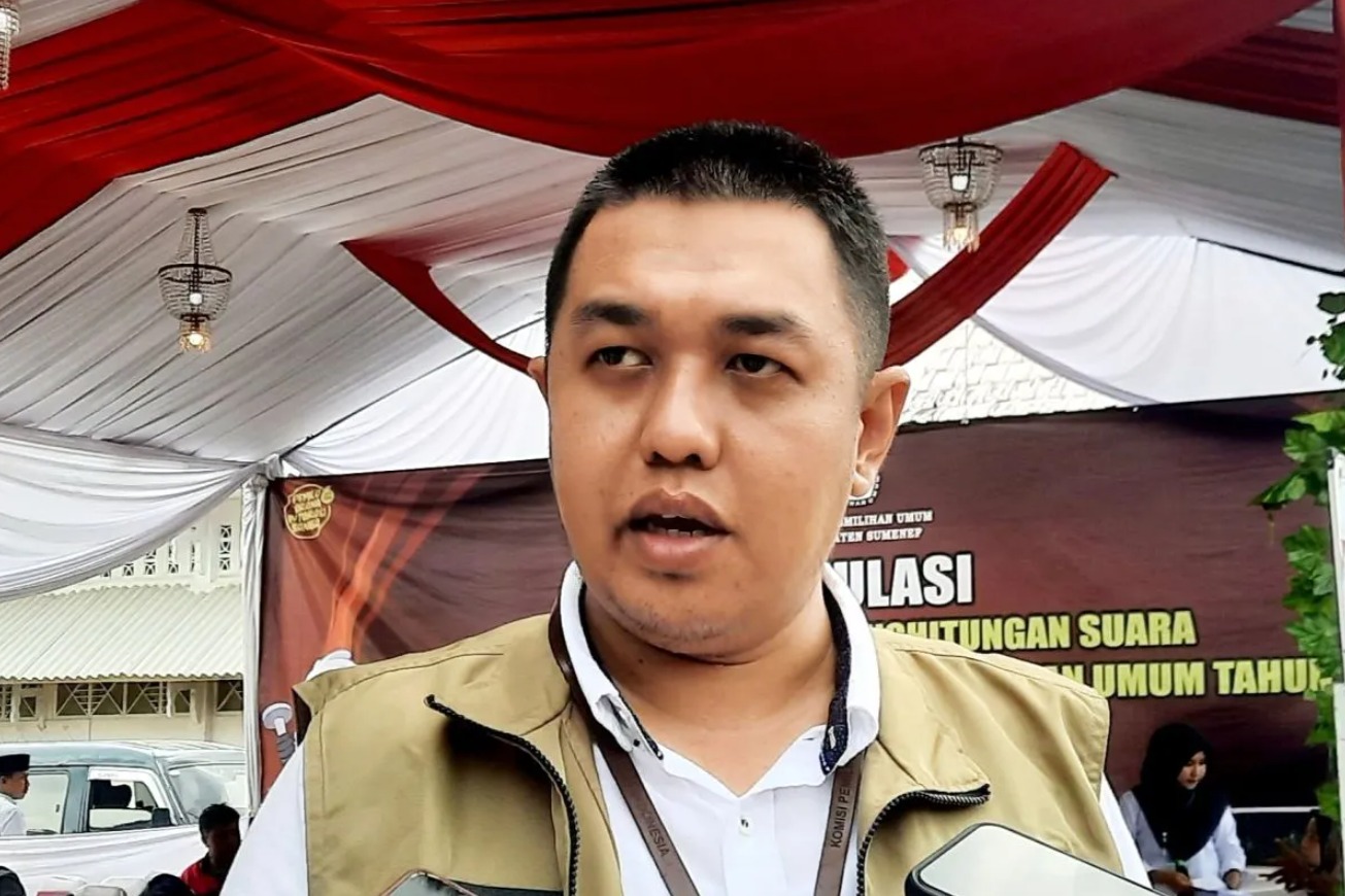 Komisioner KPU Kabupaten Sumenep, Deki Prasetia Utama. Foto: ANTARA-Slamet Hidayat