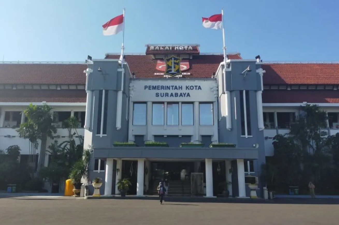 Ilustrasi: Balai Kota Surabaya, kantor pemerintahan daerah setempat. Foto: ANTARA-HO-Diskominfo Surabaya