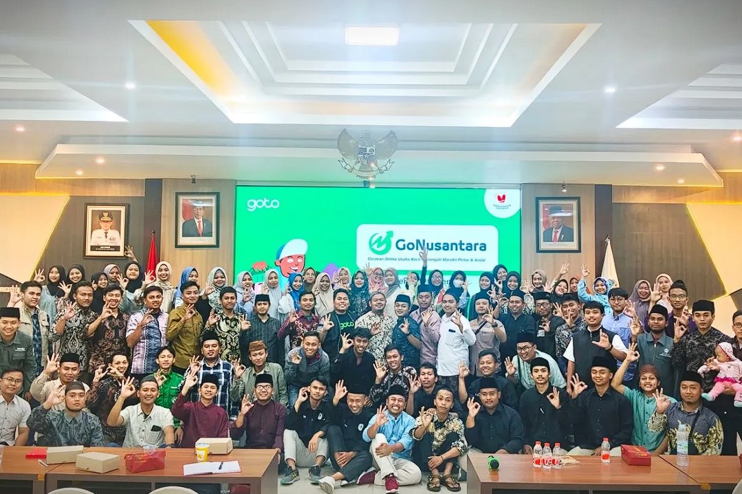 Pelatihan Kewirausahaan Digital One Pesantren One Product (OPOP) Academy Batch Ketiga di kantor Dinas Koperasi dan Usaha Kecil Menengah Provinsi Jawa Timur (Diskop UKM Jatim) Sidoarjo. ANTARA/HO-OPOP Jatim