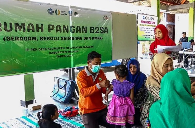 Rumah Pangan Beragam, Bergizi, Seimbang, dan Aman (Rumah Pangan B2SA) di Desa Klumutan, Kecamatan Saradan, Kabupaten Madiun Jawa Timur yang merupakan kerja sama dengan Badan Pangan Nasional (Bapanas) RI guna meningkatkan kualitas konsumsi pangan masyaraka