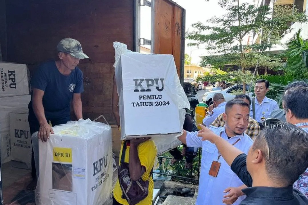 Kotak suara 105 TPS di Kecamatan Sumberbaru, Kabupaten Jember tiba di Mapolda Jatim pada Kamis (20/6/2024) sore untuk menindaklanjuti putusan MK. ANTARA/HO-KPU Jember.