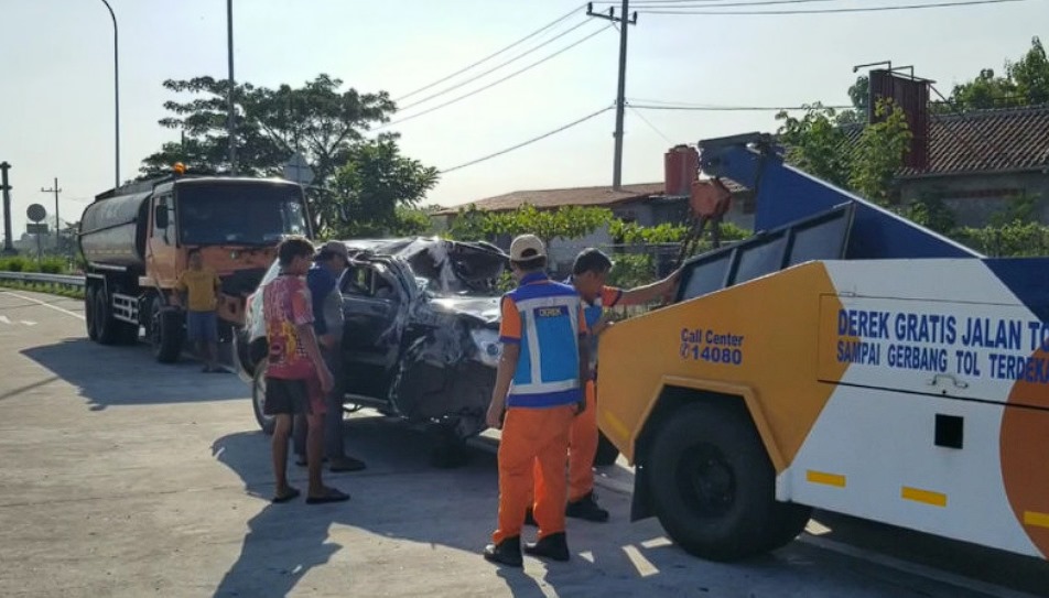 Mobil yang terlibat kecelakaan tunggal.(Metro TV/Rizal Fahlevy)