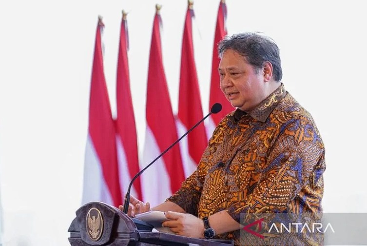 Menteri Koordinator Bidang Perekonomian Airlangga Hartarto saat meresmikan operasionalisasi smelter PT Freeport Indonesia (PTFI) di Kawasan Ekonomi Khusus (KEK) di Gresik, Provinsi Jawa Timur, Kamis (28/6/2024) (ANTARA/Bayu Saputra)