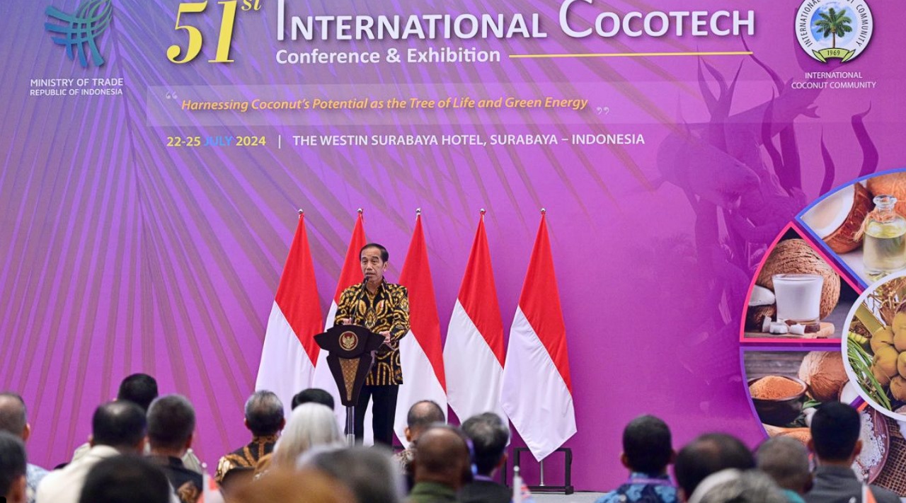 Presiden Joko Widodo secara resmi membuka Konferensi dan Pameran Kelapa Internasional (Cocotech) ke-51 Tahun 2024, yang digelar di Ballroom Hotel Westin, Kota Surabaya, Provinsi Jawa Timur, pada Senin, 22 Juli 2024. Foto: BPMI Setpres/Muchlis Jr